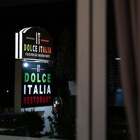 Dolce Italia Hotel Radhimë エクステリア 写真
