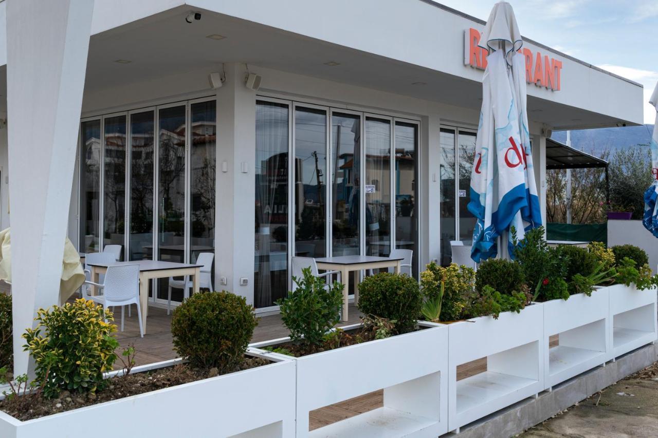 Dolce Italia Hotel Radhimë エクステリア 写真