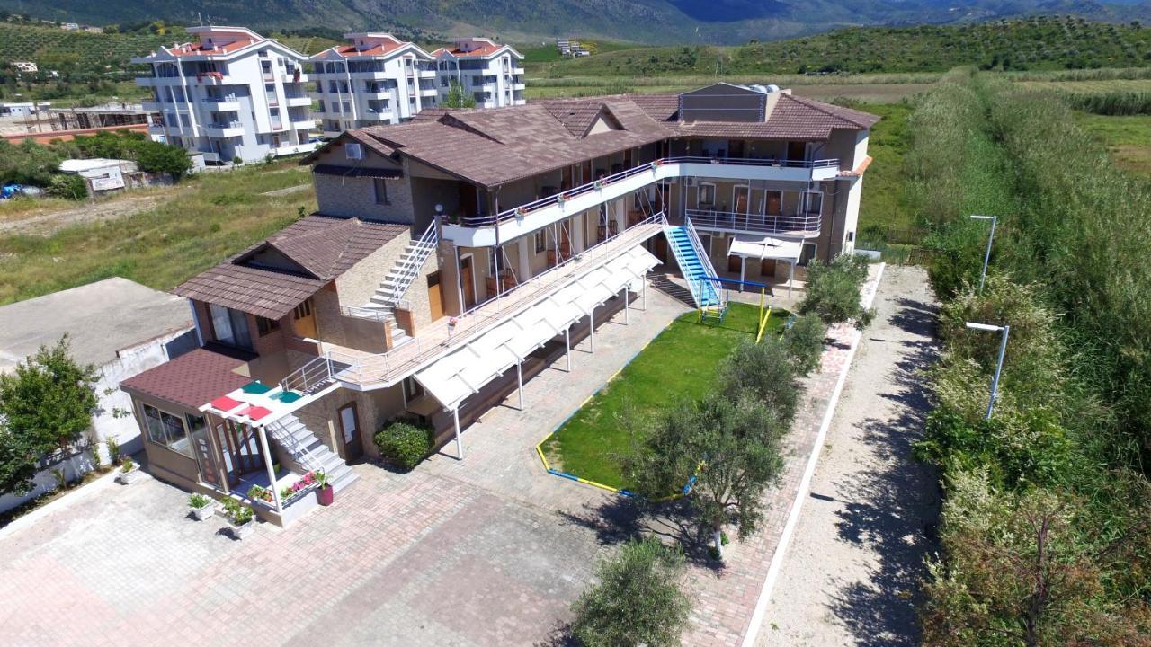 Dolce Italia Hotel Radhimë エクステリア 写真