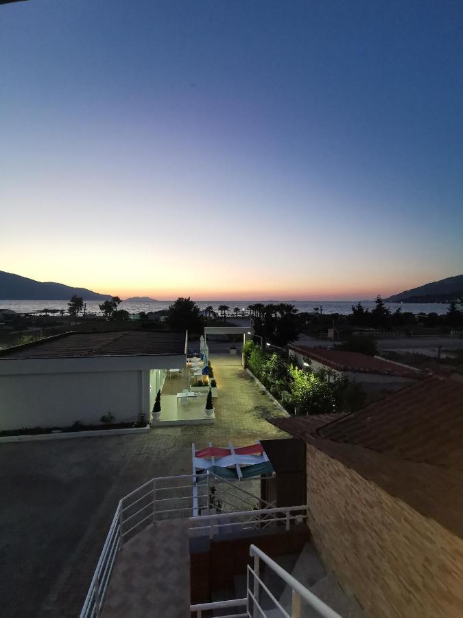 Dolce Italia Hotel Radhimë エクステリア 写真