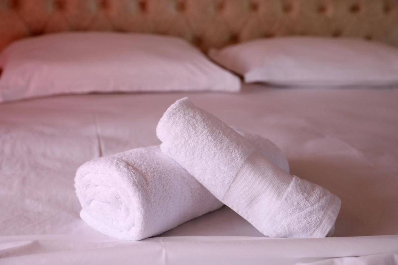 Dolce Italia Hotel Radhimë エクステリア 写真