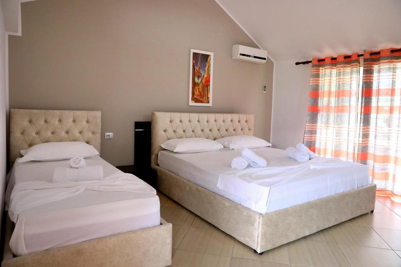 Dolce Italia Hotel Radhimë エクステリア 写真
