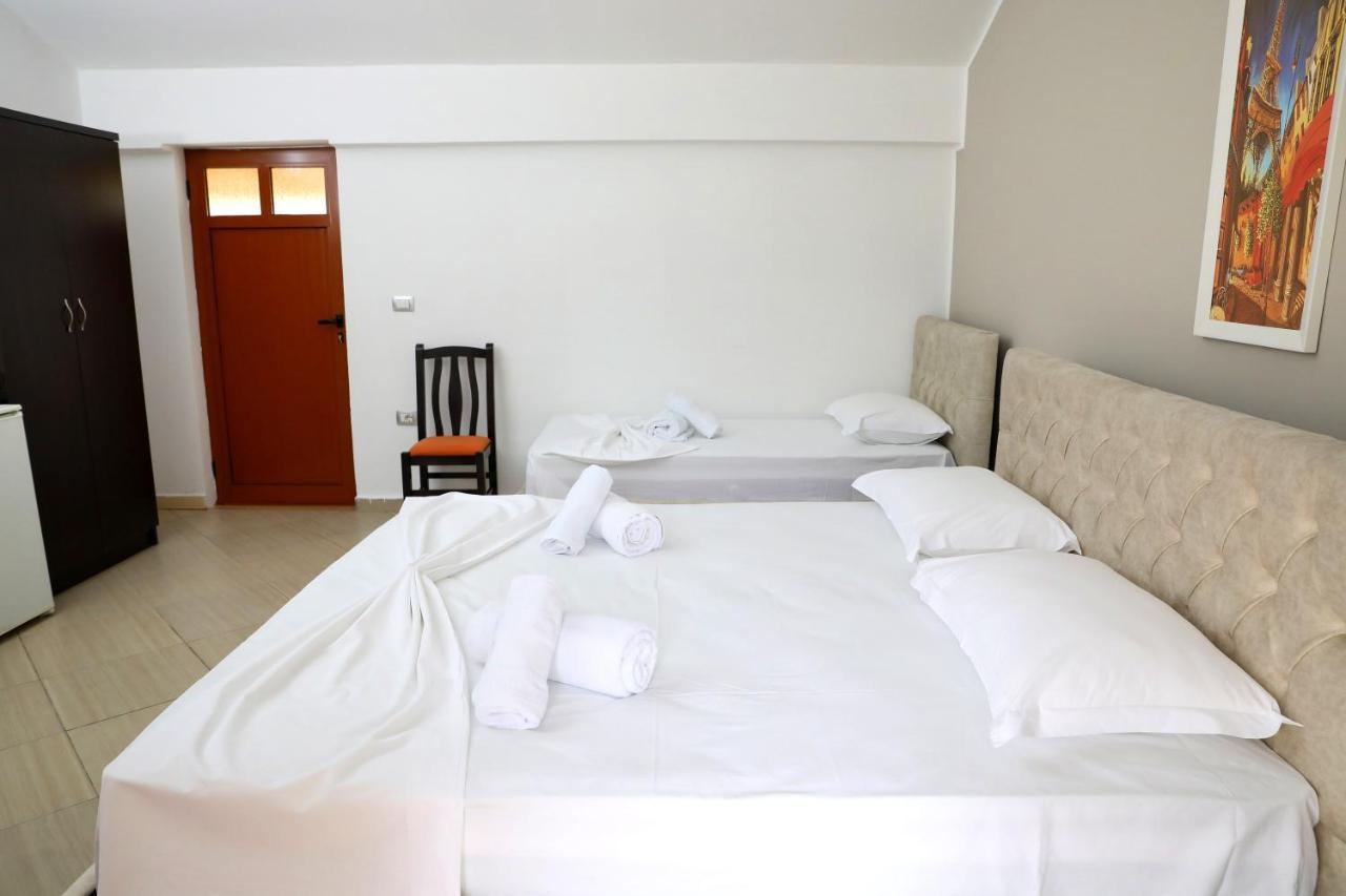 Dolce Italia Hotel Radhimë エクステリア 写真